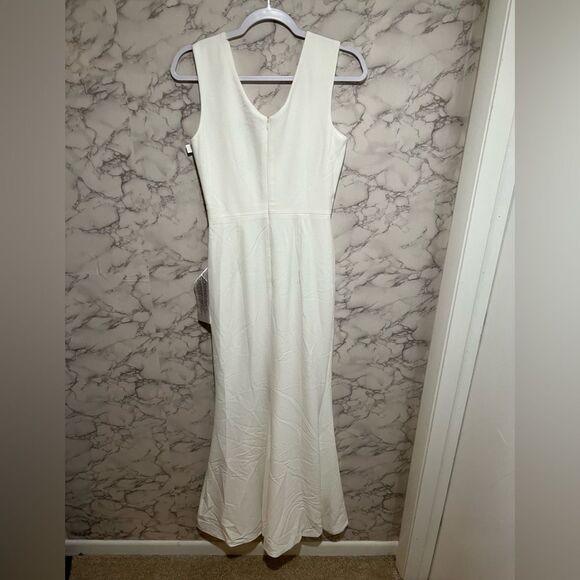 Dress the Population Sandra Plunge Crepe Trumpet Gown - Picture 9 of 10